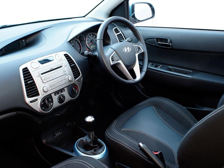  Hyundai i20 3-Door 2009 года  (UK) (фото 2 из 16)